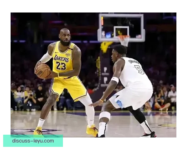 詹姆斯关键三分绝杀湖人险胜勇士重返西部前四NBA赛场再掀高潮