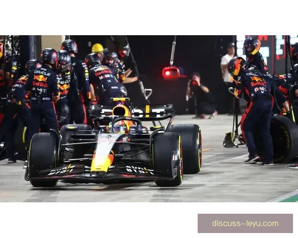 F1赛车赛季激烈角逐 各车队新技术与策略对决引发关注