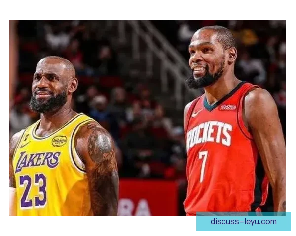 NBA最新动态：詹姆斯带队击败勇士，杜兰特伤情更新，季后赛争夺激烈升级