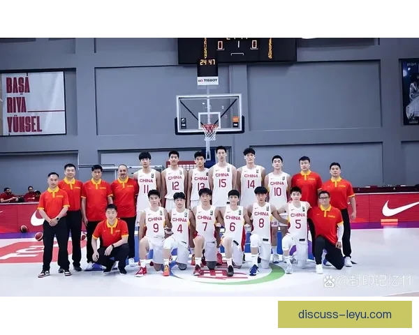 中国男篮热身赛大胜对手备战世界杯 全队表现亮眼新星崭露头角