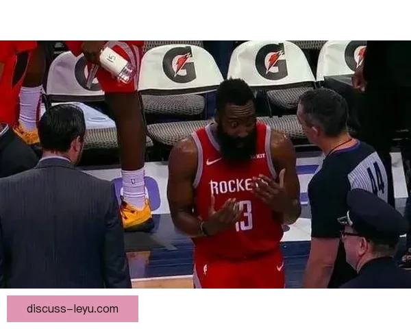 NBA总决赛裁判尺度再成焦点关键判罚引爆热议球迷质疑比赛公平性持续发酵
